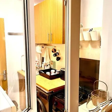 City View Studio In The Heart Of * Бухарест